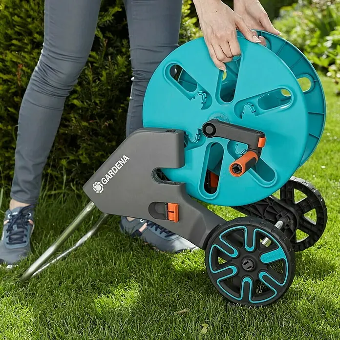 Gardena Set kolica s crijevom i prskalicom CleverRoll M - Plastika/metal, Dužina crijeva: 20 m - Proizvod u upotrebi