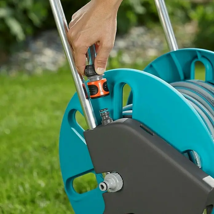 Gardena Set metalna kolica za crijevo CleverRoll M - Plastika/metal, Dužina crijeva: 20 m - Proizvod u upotrebi