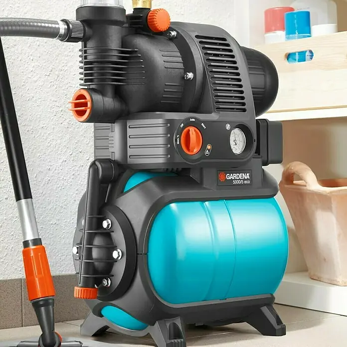 Gardena Bomba de agua para jardín 5000/5 eco Comfort - 1.100 W, Capacidad de bombeo máx.: 4.500 l/h - Foto ambiente