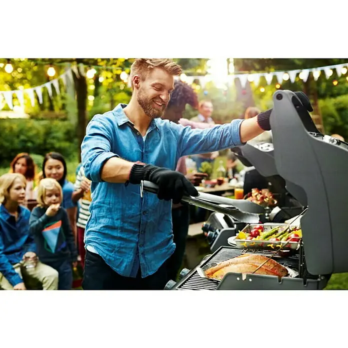 Weber Plinski roštilj Spirit E-220 Classic - Broj plamenika: 2, Dimenzija rešetke za pečenje: 52 x 45 cm, 7,7 kW - Proizvod u upotrebi