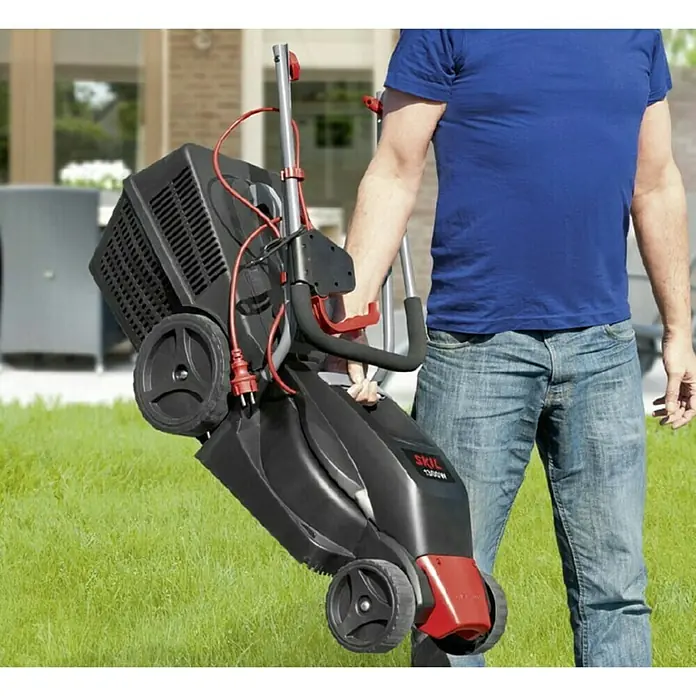 Skil Električna kosilica 0713 AA - 1,3 kW, Širina reza: 33 cm - Proizvod u upotrebi