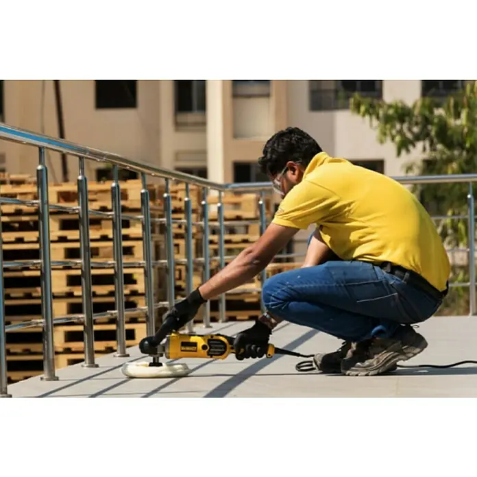 Dewalt Rotacijski brusilica za poliranje DWP849X-QS - 1.250 W, Promjer ploče za poliranje: 180 mm, 600 okr/min - 3.500 okr/min - Proizvod u upotrebi