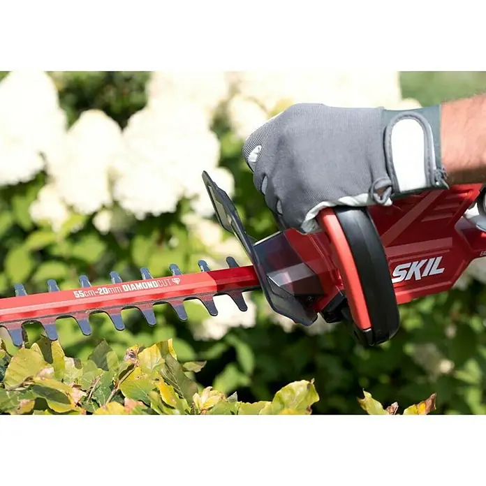 Skil Akumulatorske škare za živicu 0430 - 18 V, Dužina mača: 55 cm - Proizvod u upotrebi