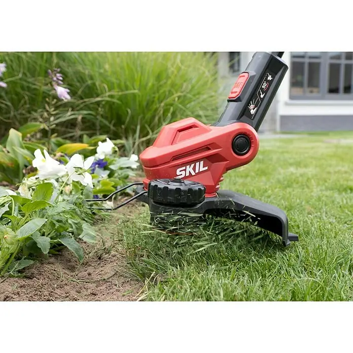 Skil Akumulatorski trimer - 18 V, Bez akumulatora, Širina reza: 25 cm - Proizvod u upotrebi