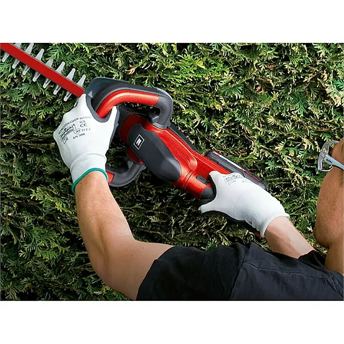 Einhell Power X-Change Cortasetos de batería GE-CH 1846 Li-Solo - 18 V, Sin batería, Longitud de corte: 46 cm - Producto en uso