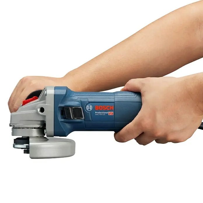 Bosch Professional Kutna brusilica GWS 750 S - 750 W, Promjer rezne ploče: 125 mm, Broj okretaja pri praznom hodu: 2.800 okr/min - 11.000 okr/min - Proizvod u upotrebi