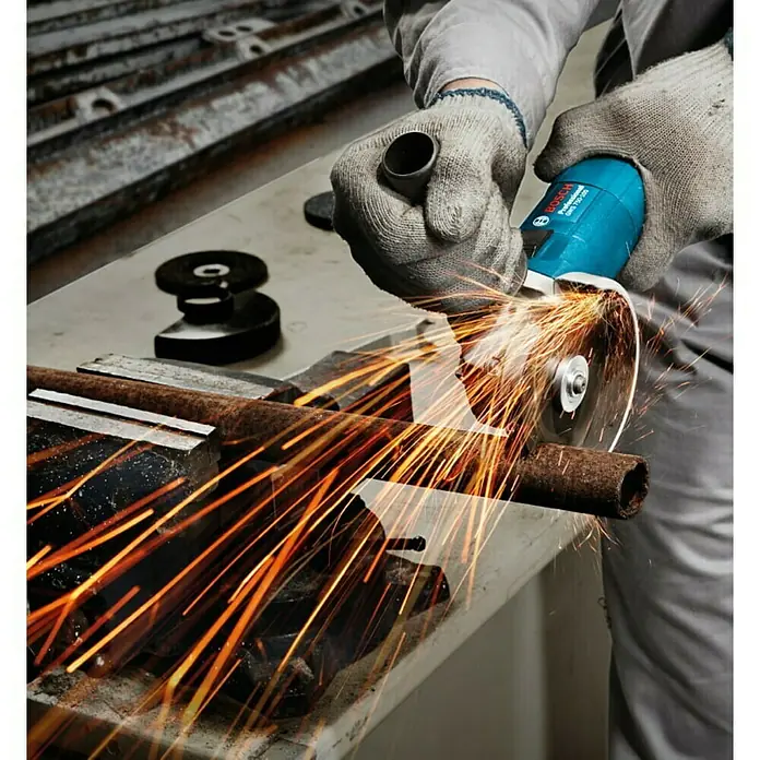 Bosch Professional Kutna brusilica GWS 750 S - 750 W, Promjer rezne ploče: 125 mm, Broj okretaja pri praznom hodu: 2.800 okr/min - 11.000 okr/min - Proizvod u upotrebi