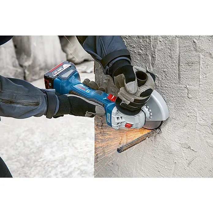 Bosch Professional Akku-Winkelschleifer GWS 18V-7 - 18 V, Ohne Akku, Durchmesser Scheibe: 125 mm, Verpackung: Kunststoffkoffer - Stimmungsaufnahme