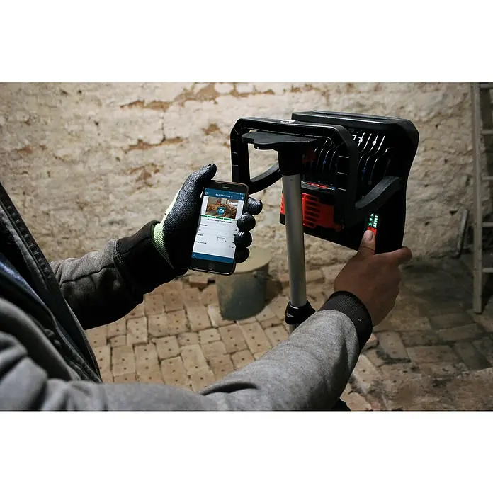 Bosch Professional Akku-Lampe GLI 18V-4000C - 18 V, Ohne Akku, Lichtstrom: 4.000 lm - Anwendungsbeispiel