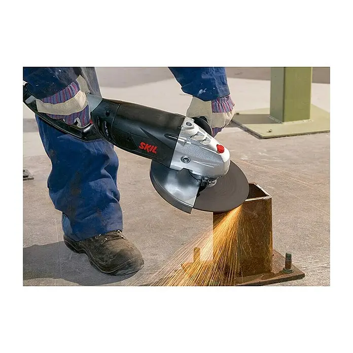 Skil Kutna brusilica 1050 AA - 2.200 W, Promjer rezne ploče: 230 mm, 6.600 okr/min - Proizvod u upotrebi