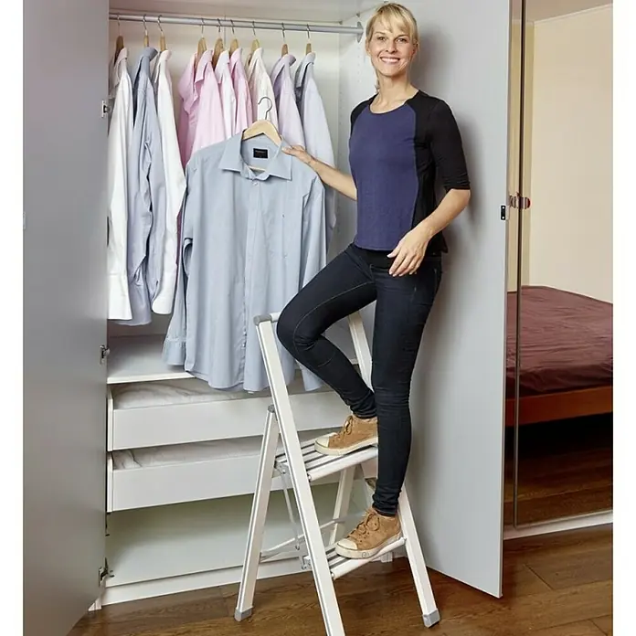 Wenko Preklopne ljestve Design - 2 stepenice, Aluminij, Bijele boje - Proizvod u upotrebi