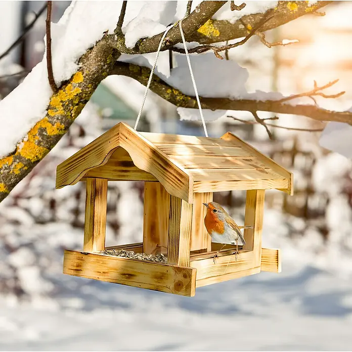 Windhager Vogelfutterhaus Gilfert - 40,5 x 32,8 x 25,8 cm, Natur, Massivholz - Anwendungsbeispiel