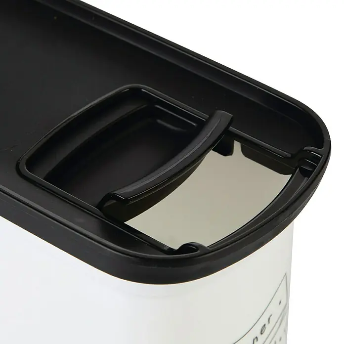 Curver Voederbox Hond - 20,5 x 9 x 19,5 cm, Capaciteit: 35 l, Kunststof - Close-up