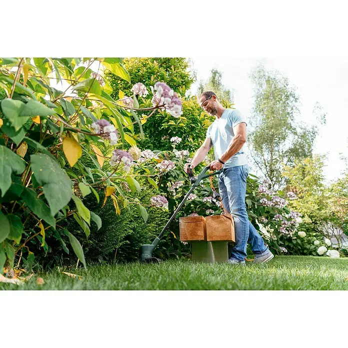 Bosch Električni trimer za travu EasyGrassCut 26 - 280 W, Širina reza: 26 cm - Proizvod u upotrebi