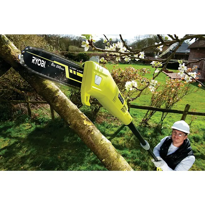 Ryobi Teleskopska električna pila RPP750S - 750 W, Radna visina: 4 m - Proizvod u upotrebi
