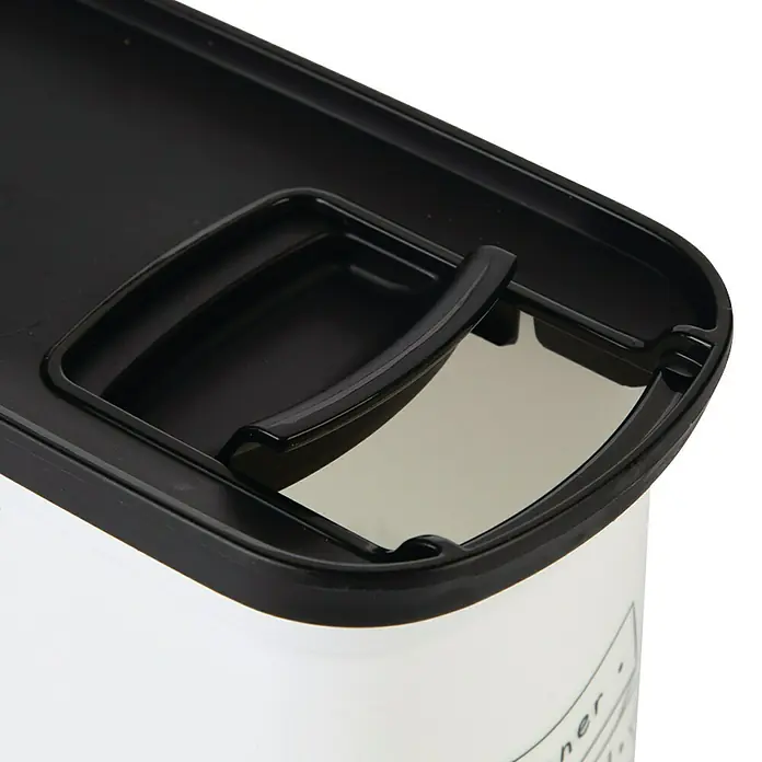 Curver Voederbox - 28 x 12 x 28 cm, Capaciteit: 35 l, Kunststof - Close-up