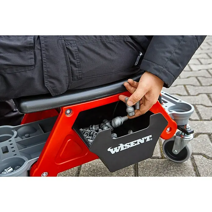 Wisent Montage-Rollhocker - 68 x 37 x 38,5 cm, Belastbarkeit: 135 kg - Anwendungsbeispiel