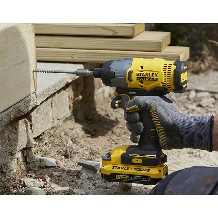 Stanley FatMax Taladro atornillador de batería SFMCF800D1K - 18 V, 1 batería, 2 Ah, Número de revoluciones de marcha en vacío: 2.800 r.p.m. - Producto en uso