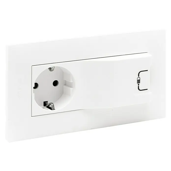 Legrand Niloé Step Enchufe con USB Combi - Blanco, 2 Polos + Toma Tierra, Plástico - Vista angular