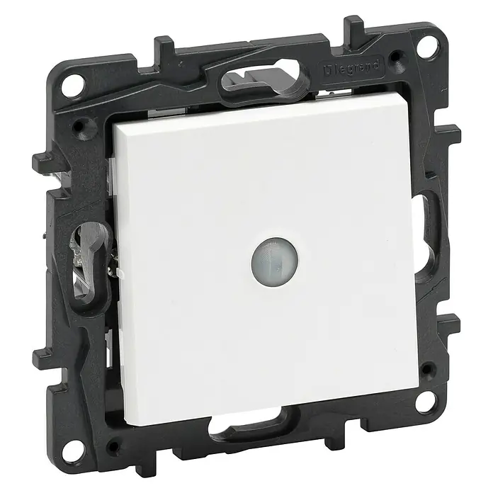 Legrand Niloé Step Interruptor de sensor inteligente - Blanco, x 1, Montaje en la pared - Vista angular