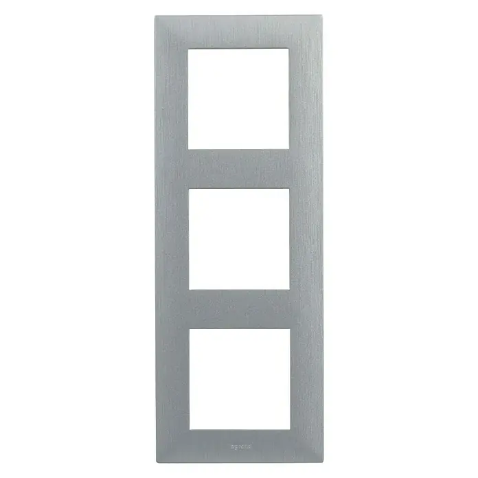 Legrand Niloé Step Marco - Plateado, x 3, Plástico, Montaje en la pared - Vista frontal