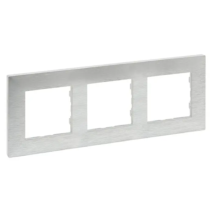 Legrand Niloé Step Marco - Plateado, x 3, Plástico, Montaje en la pared - Vista angular