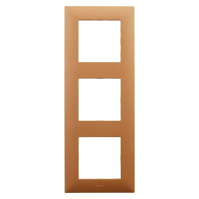 Legrand Niloé Step Marco - Cobre, x 3, Plástico, Montaje en la pared - Vista frontal