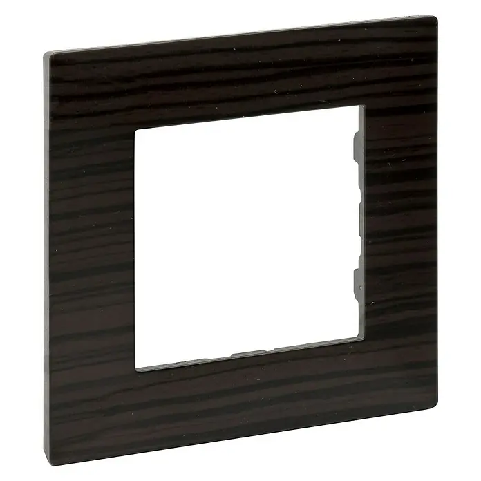 Legrand Niloé Step Marco - Madera, x 1, Plástico, Montaje en la pared - Vista angular