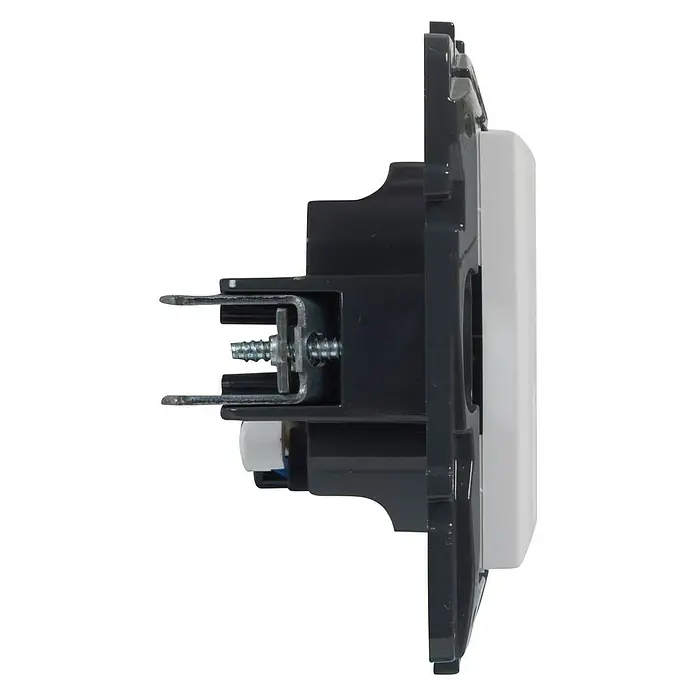 Legrand Niloé Step Toma de red RJ45 - Blanco, 1 canal, Plástico, Montaje en la pared - Vista de perfil izquierdo