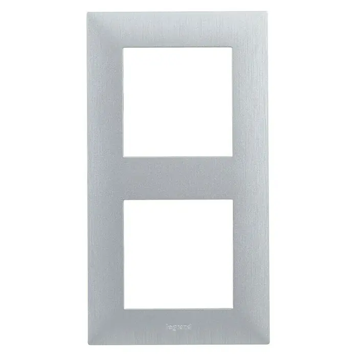 Legrand Niloé Step Marco - Plateado, x 2, Plástico, Montaje en la pared - Vista frontal