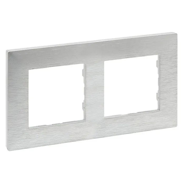 Legrand Niloé Step Marco - Plateado, x 2, Plástico, Montaje en la pared - Vista angular