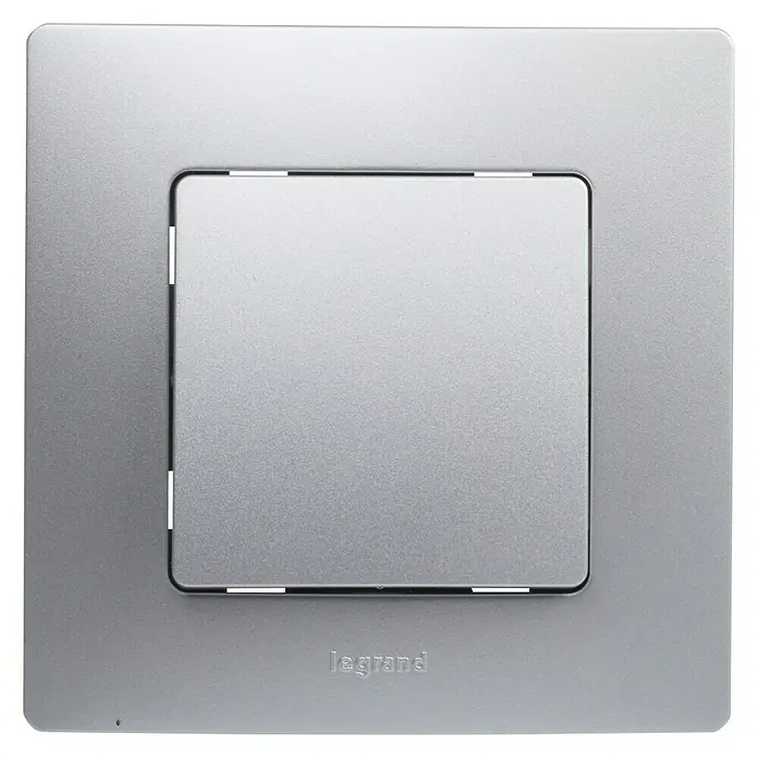 Legrand Niloé Monoblock Cruzamiento - Plateado, Montaje en la pared, Plástico, 10 AX - Vista frontal