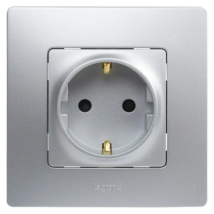 Legrand Niloé Monoblock Enchufe - Plateado, 2 Polos + Toma Tierra, Plástico, Montaje en la pared - Vista frontal