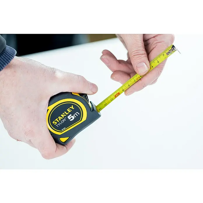 Stanley Flexómetro BIMATERIA TYLON™ - 5 m - Producto en uso
