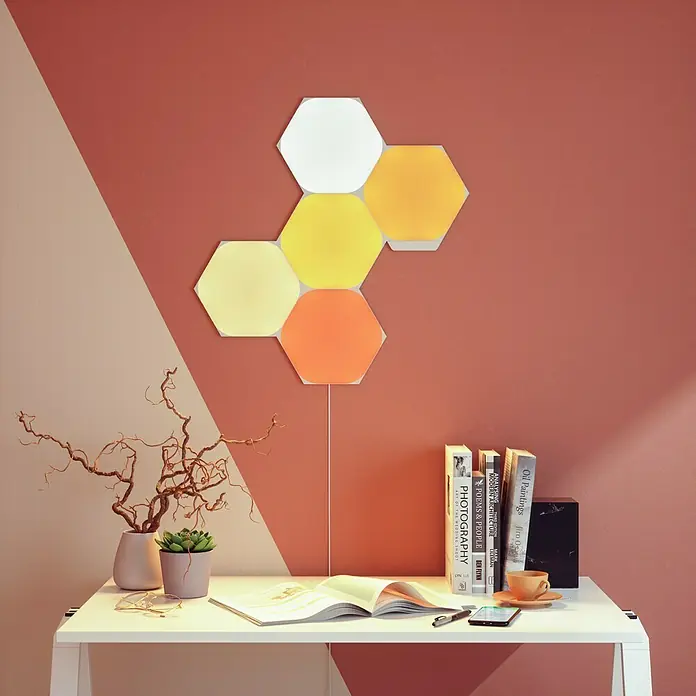 Nanoleaf LED-Panel Hexagon 9er Starter Set 2. Generation - L x B x H: 23 x 20 x 0,6 cm, Weiß, RGBW - Stimmungsaufnahme