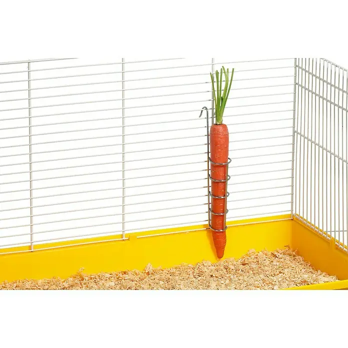 Karlie Voederdispenser voor wortelen - 3 x 3 x 17 cm, Metaal - Toepassingsvoorbeeld