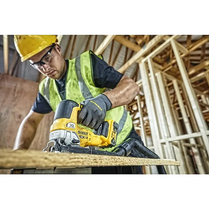 Dewalt XR Akku-Pendelhubstichsäge DCS334NT - 18 V, Ohne Akku, 0 - 3.200 U/min - Anwendungsbeispiel