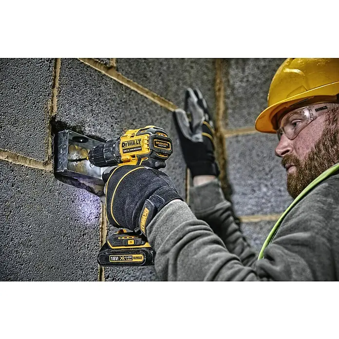 Dewalt XR Akku-Bohrschrauber DCD708L2T - 18 V, 2 Akkus, 3 Ah, Leerlaufdrehzahl: 0 U/min - 1.650 U/min - Anwendungsbeispiel