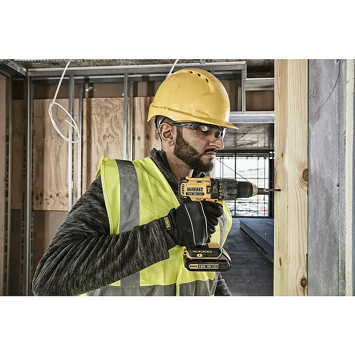 Dewalt XR Akku-Schlagbohrschrauber DCD778L2T - 18 V, 2 Akkus, 3 Ah, Leerlaufdrehzahl: 0 U/min - 1.750 U/min - Anwendungsbeispiel