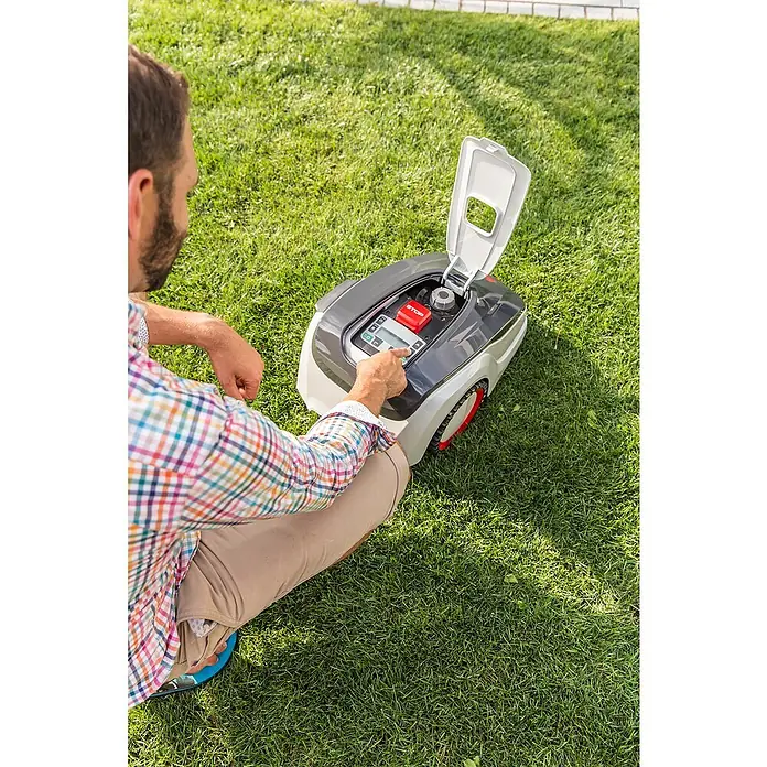 Bosch Robotska kosilica ROBOLINHO 300 E - 20 V, Litij-ionska, 2,5 Ah, 1 baterija, Maksimalna preporučena površina: 300 m² - Proizvod u upotrebi