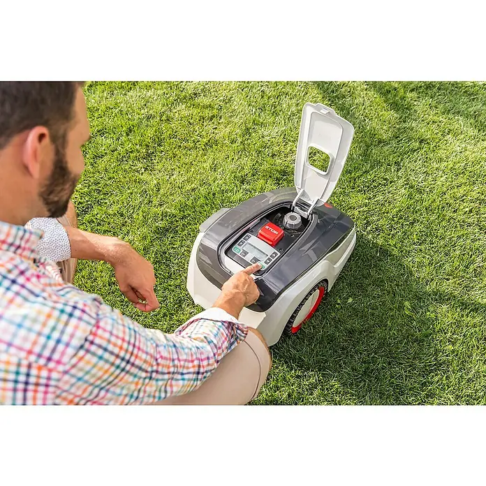 Bosch Robotska kosilica ROBOLINHO 300 E - 20 V, Litij-ionska, 2,5 Ah, 1 baterija, Maksimalna preporučena površina: 300 m² - Proizvod u upotrebi