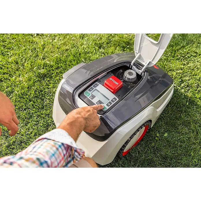 Bosch Robotska kosilica ROBOLINHO 300 E - 20 V, Litij-ionska, 2,5 Ah, 1 baterija, Maksimalna preporučena površina: 300 m² - Proizvod u upotrebi