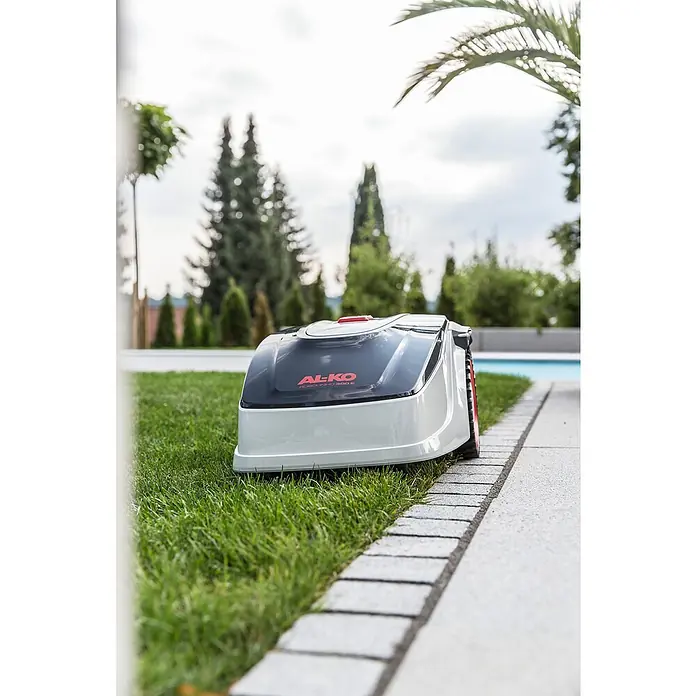 Bosch Robotska kosilica ROBOLINHO 300 E - 20 V, Litij-ionska, 2,5 Ah, 1 baterija, Maksimalna preporučena površina: 300 m² - Živopisni prikaz