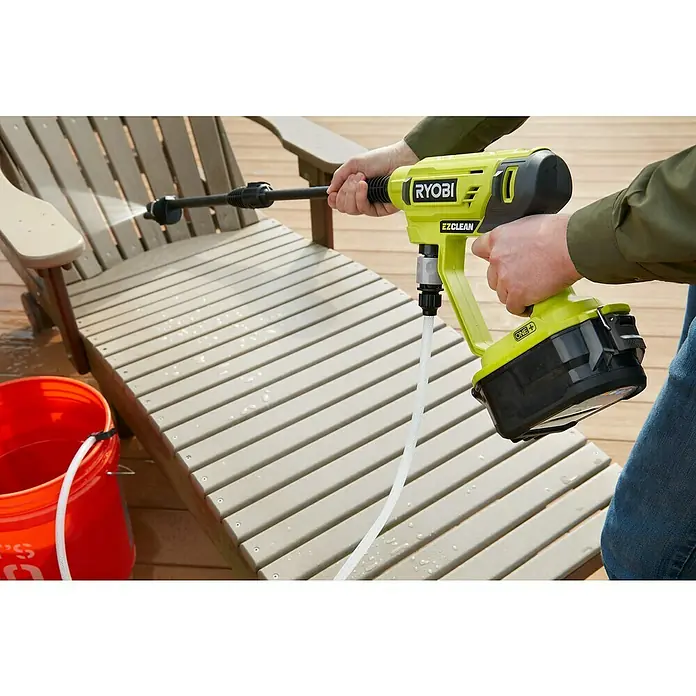 Ryobi ONE+ Akku-Hochdruckreiniger RY18PW22A-125 - 18 V, 1 Akku, 2,5 Ah, Max. Druck: 22 bar, Fördermenge: Max. 182 l/h - Anwendungsbeispiel