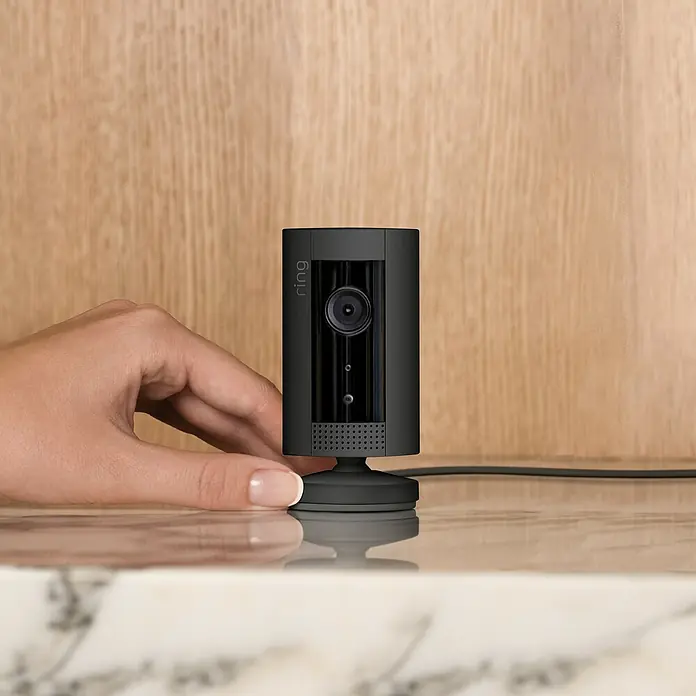 Ring Innenkamera Indoor Cam - Netzbetrieben, 1.080 Pixel (Full HD), Schwarz - Anwendungsbeispiel