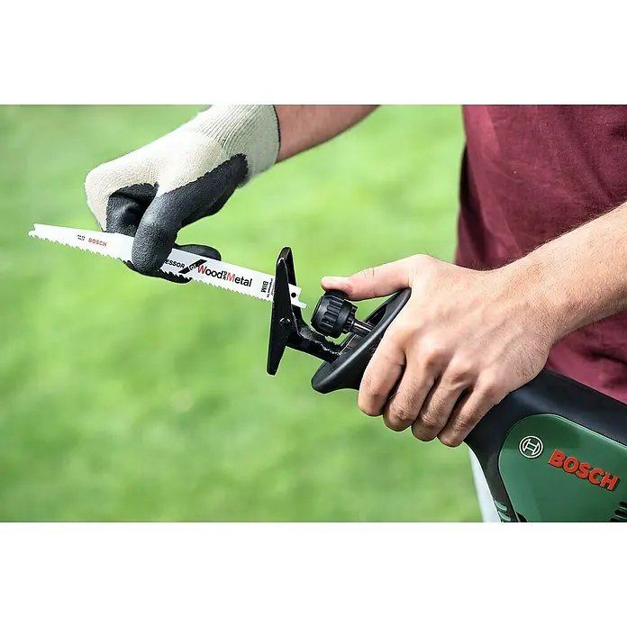 Bosch 18 V Power for All Akku-Säbelsäge AdvancedRecip 18 - 18 V, 1 Akku, 2 Ah, Leerlaufhubzahl: 0 - 3.100 Hübe/min - Anwendungsbeispiel