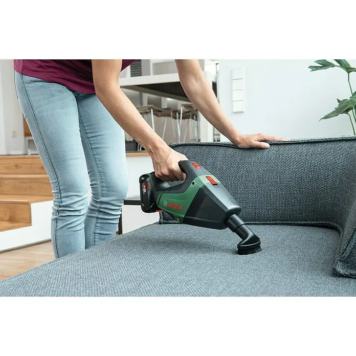 Bosch 18 V Power for All Akku-Handstaubsauger UniversalVac 18 - 18 V, 1 Akku, 2,5 Ah, Behältervolumen: 0,5 l - Anwendungsbeispiel