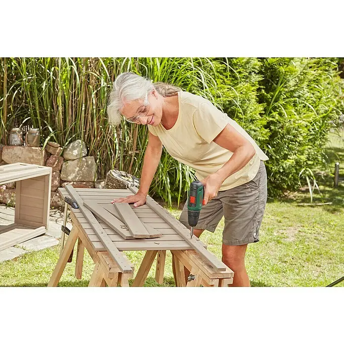 Bosch Akku-Bohrschrauber EasyDrill 1200 - 12 V, 2 Akkus, 1,5 Ah - Anwendungsbeispiel