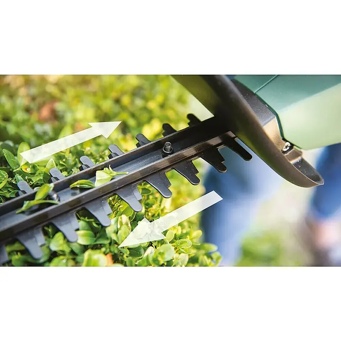 Bosch 18 V Power for All Akumulatorske škare za živicu EasyHedgeCut - 18 V, Litij-ionska, Bez akumulatora, Duljina reza: 40 cm - Proizvod u upotrebi
