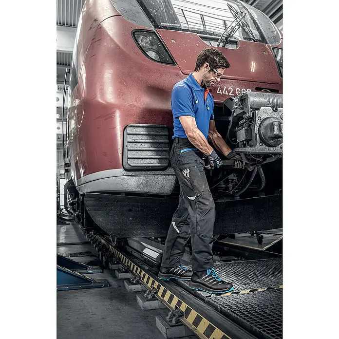 Uvex 2 Trend Sicherheitsstiefel S3 - Schwarz/Blau, 47 - Anwendungsbeispiel